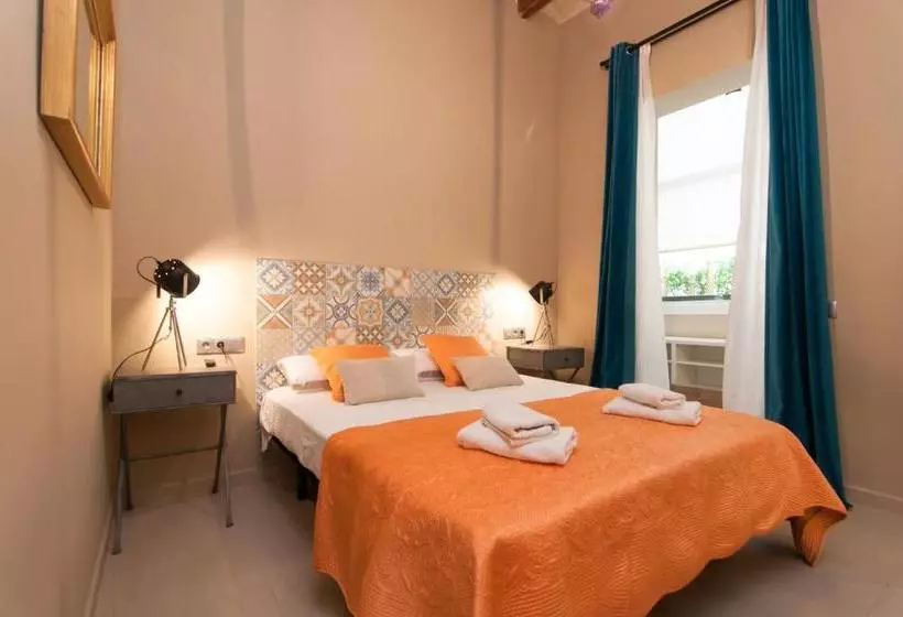 هتل Weflating Suites Sant Antoni Market
