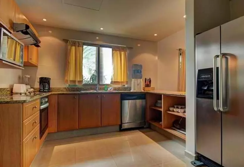 Palmar Del Sol Condominium By Chezplaya