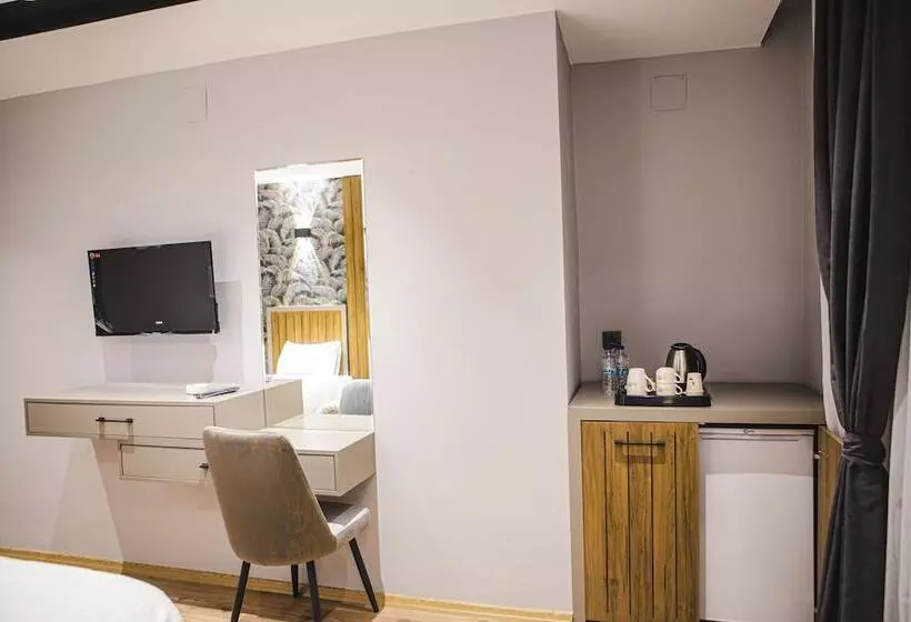 Arad Otel