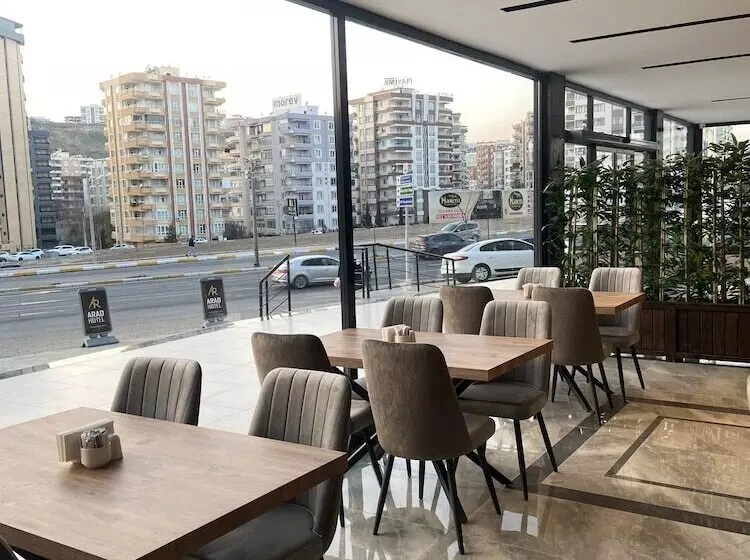 Arad Otel