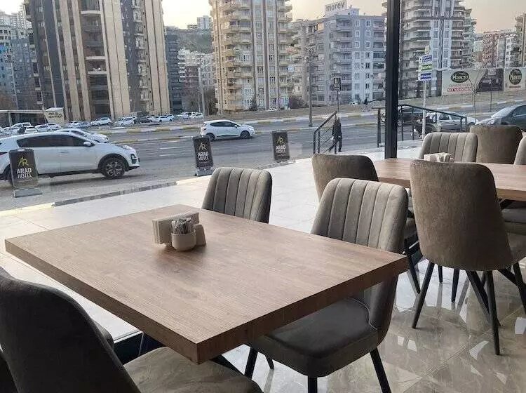 Arad Otel