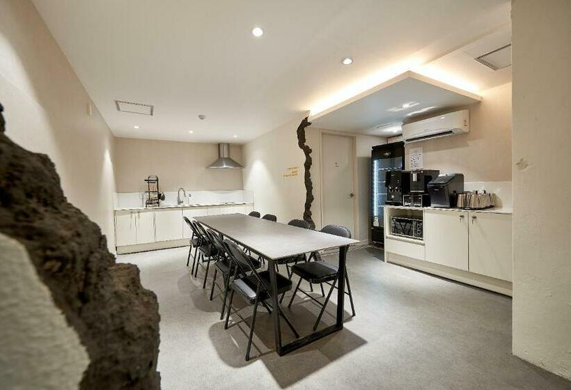 هتل کپسول Life In Euljiro