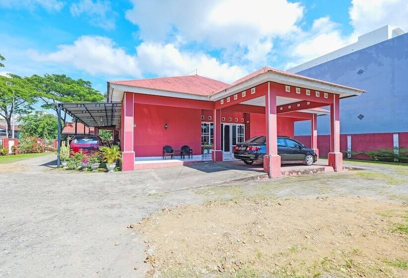 בית מלון כפרי Oyo 92337 Wisma Arwini Syariah