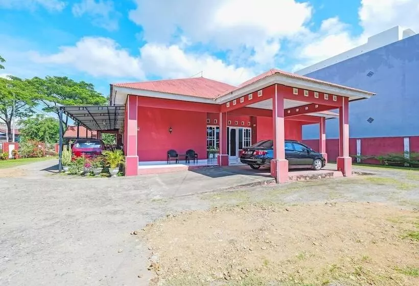 Hotelli Oyo 92337 Wisma Arwini Syariah