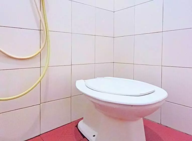 Hotelli Oyo 92337 Wisma Arwini Syariah