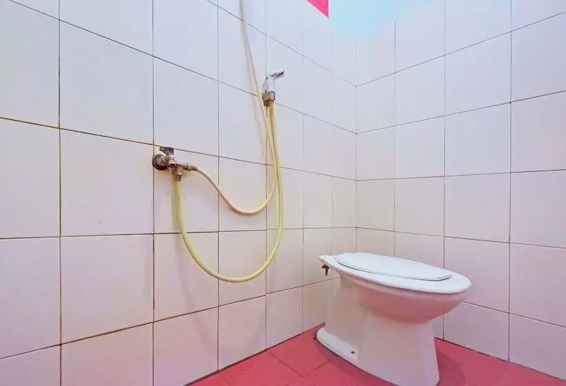 Hotelli Oyo 92337 Wisma Arwini Syariah