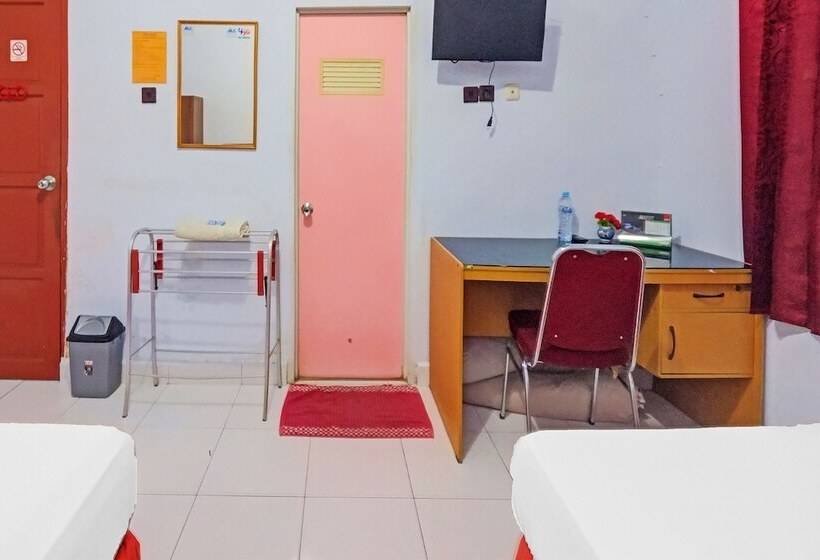 בית מלון כפרי Oyo 92337 Wisma Arwini Syariah