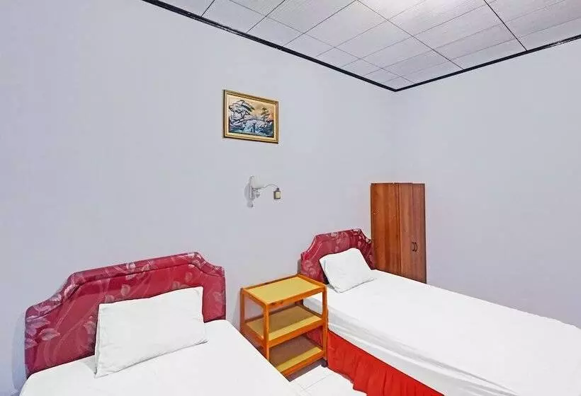 Hotelli Oyo 92337 Wisma Arwini Syariah