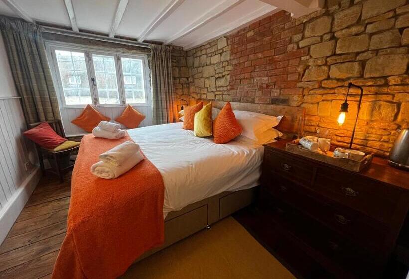 Отель The Lion, Tredington