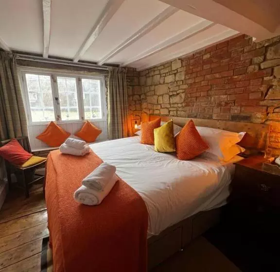 Hotelli The Lion, Tredington