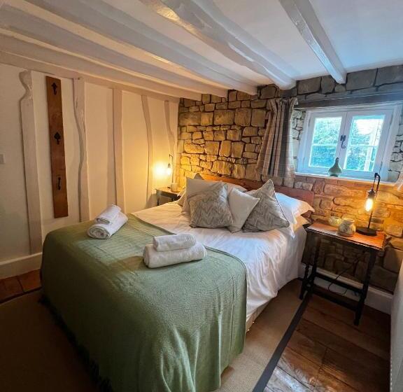 Отель The Lion, Tredington