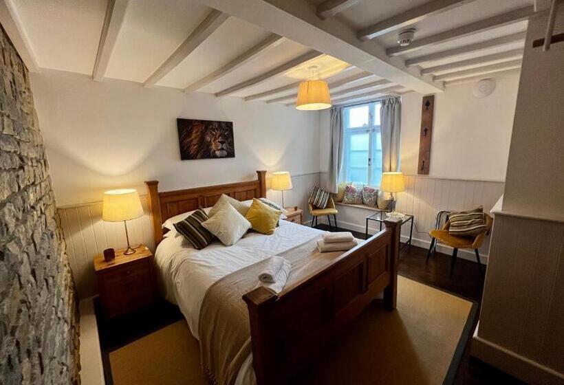 Отель The Lion, Tredington
