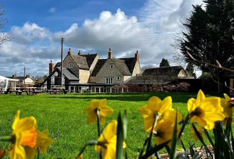 Hotelli The Lion, Tredington