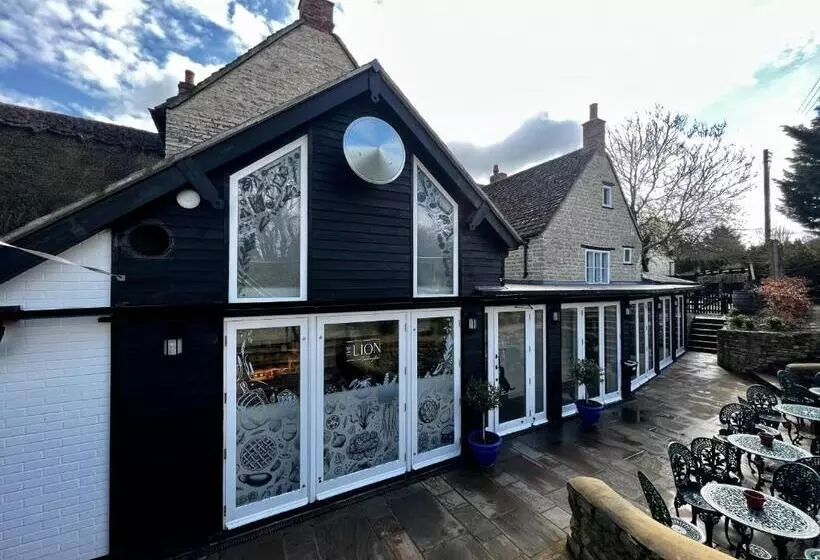 Hotelli The Lion, Tredington