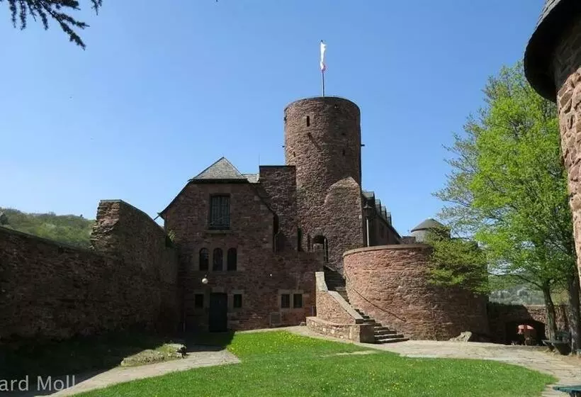 Retkeilymaja Burg Zimmer Auf Ca. 70 M²