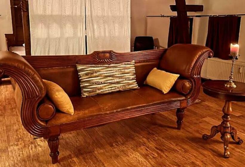 Общежитие Burg Zimmer Auf Ca. 70 M²