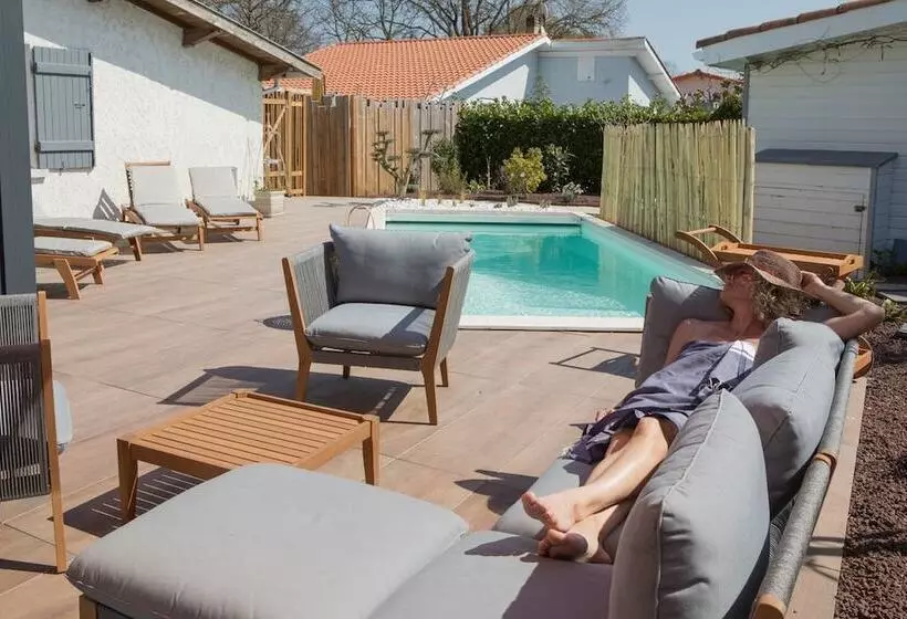 Aamiaismajoitus (B&B) Villa Pierartlou