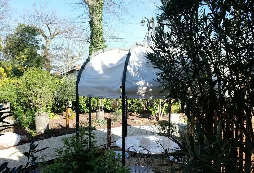 Aamiaismajoitus (B&B) Villa Pierartlou