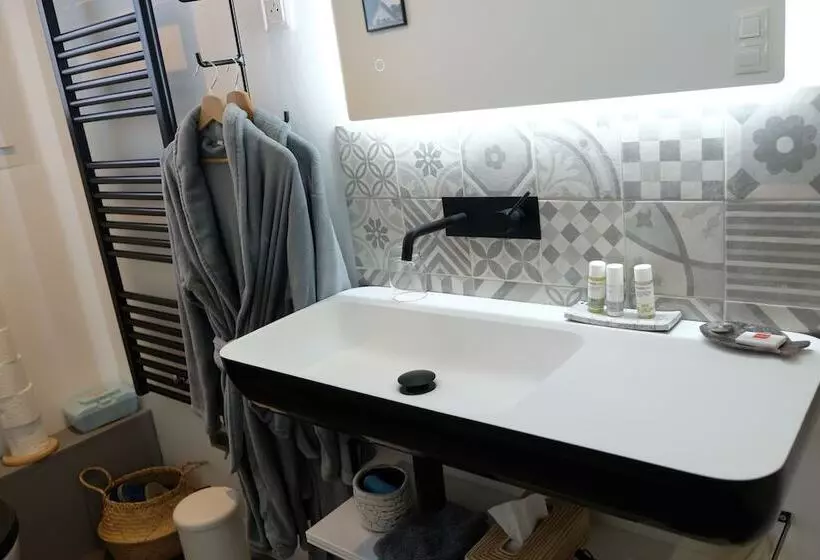 Aamiaismajoitus (B&B) Villa Pierartlou