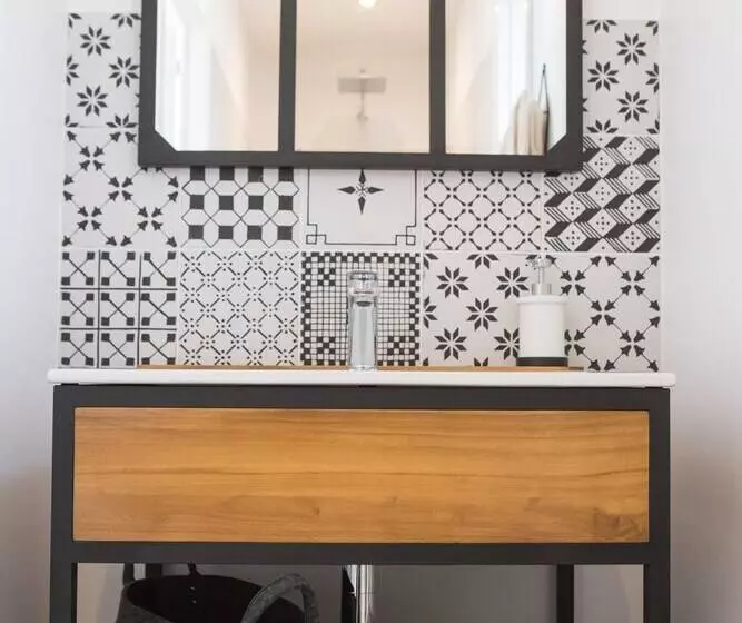 Aamiaismajoitus (B&B) Villa Pierartlou