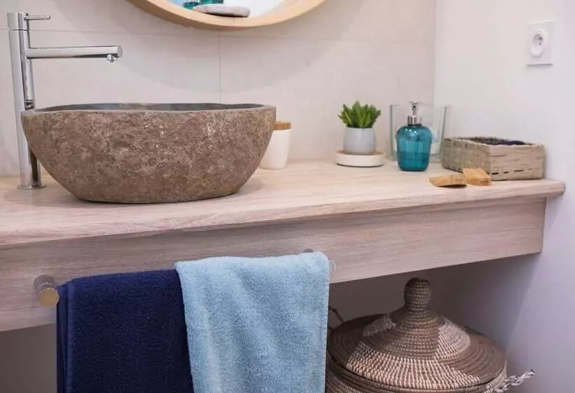 Aamiaismajoitus (B&B) Villa Pierartlou