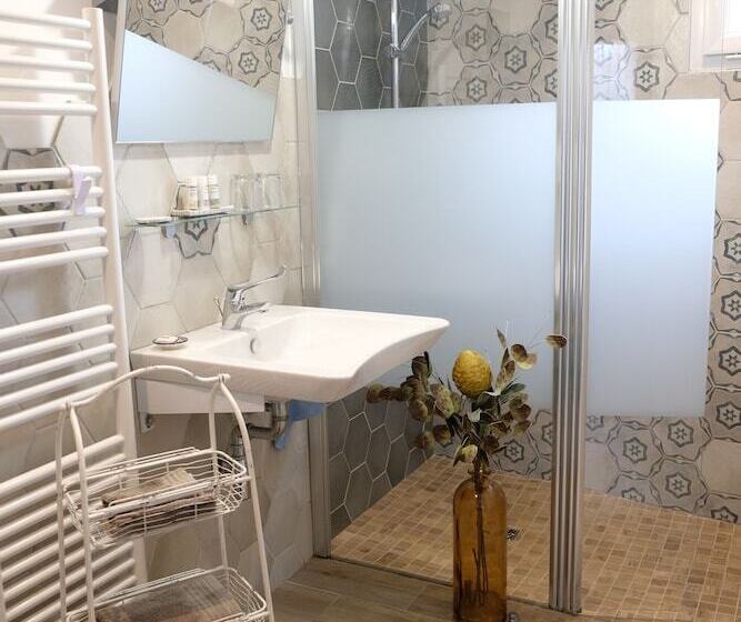 مبيت وإفطار Villa Pierartlou