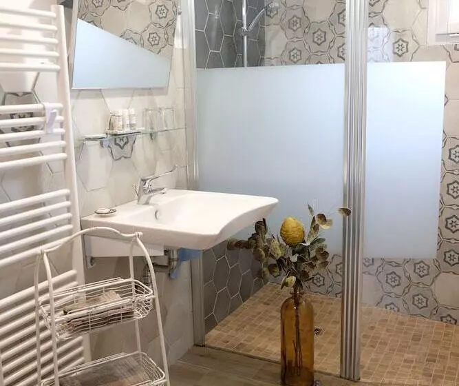 Aamiaismajoitus (B&B) Villa Pierartlou