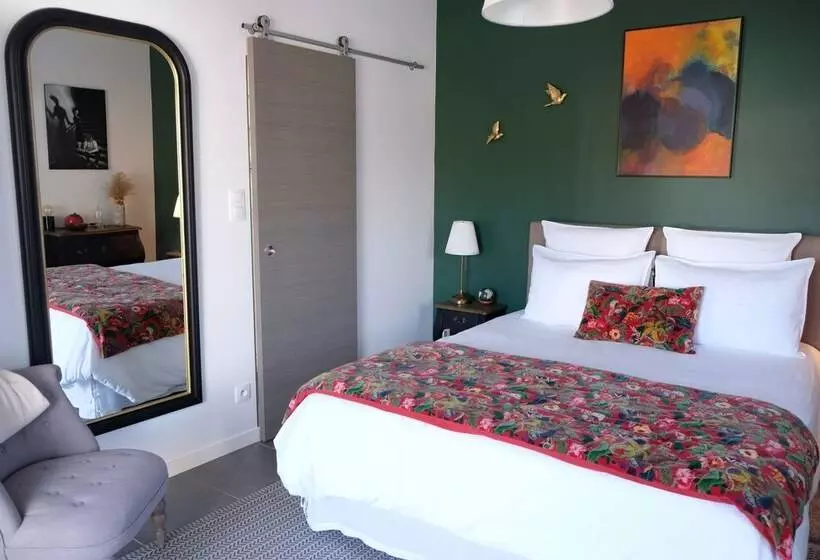 Aamiaismajoitus (B&B) Villa Pierartlou