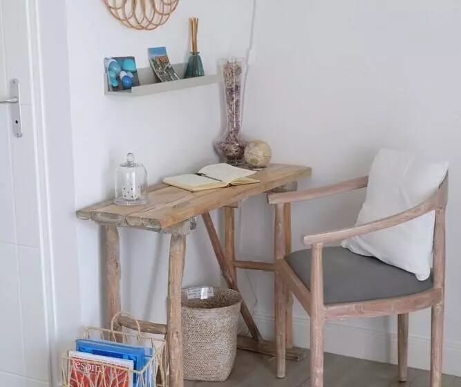 Aamiaismajoitus (B&B) Villa Pierartlou