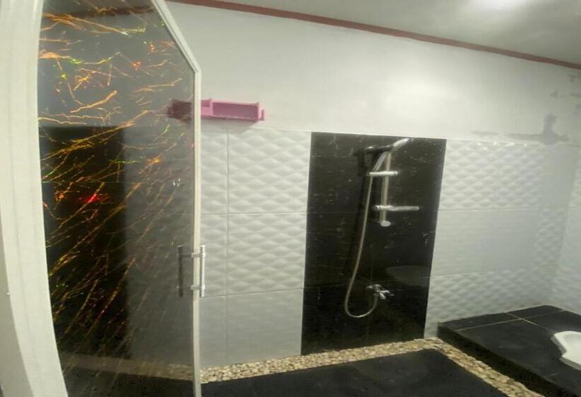 בית מלון כפרי Express O 92147 Nia Residence