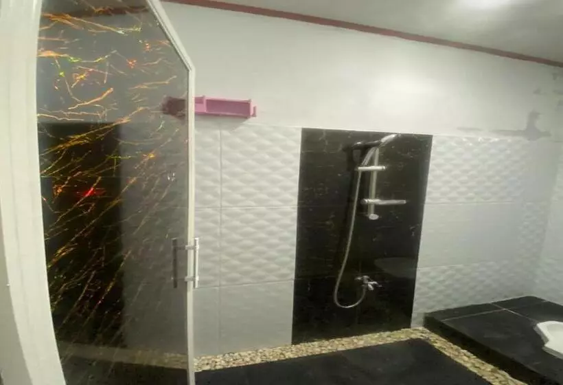 Hotelli Express O 92147 Nia Residence