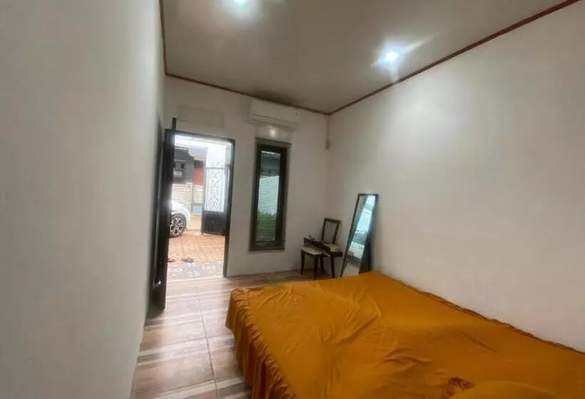 Hotelli Express O 92147 Nia Residence