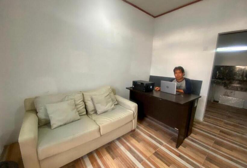 בית מלון כפרי Express O 92147 Nia Residence