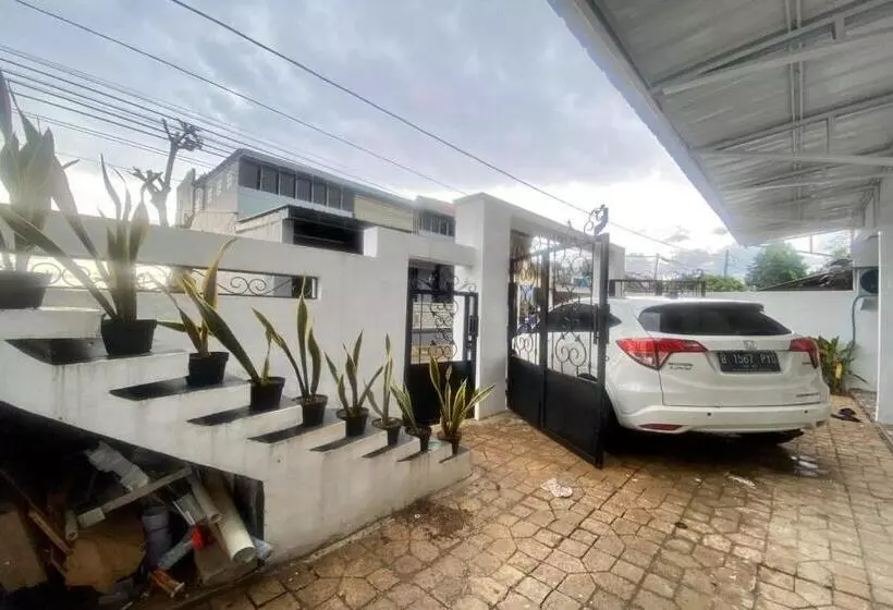 Hotelli Express O 92147 Nia Residence