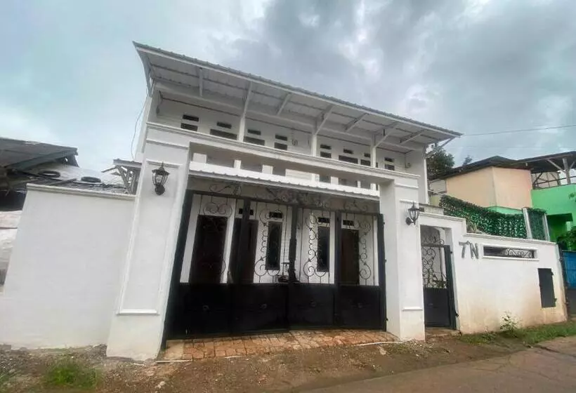 Hotelli Express O 92147 Nia Residence