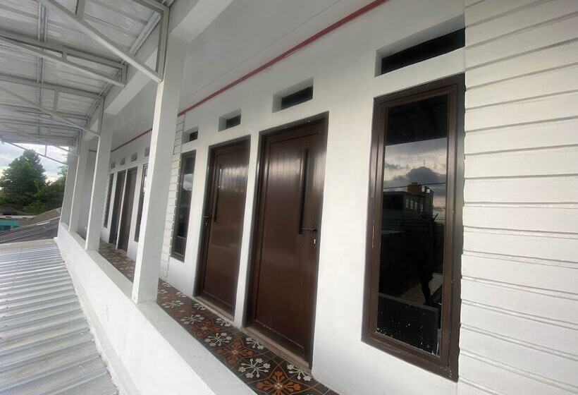 בית מלון כפרי Express O 92147 Nia Residence