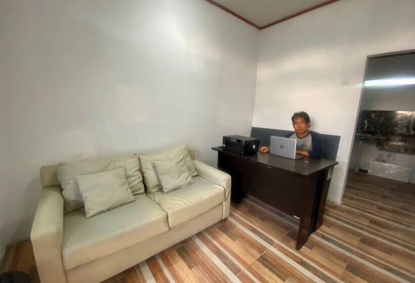 בית מלון כפרי Express O 92147 Nia Residence