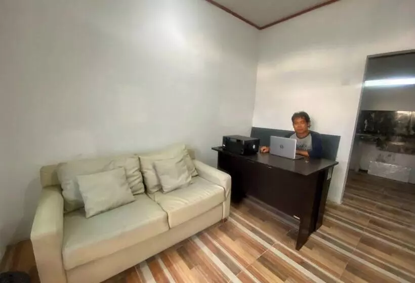 Hotelli Express O 92147 Nia Residence