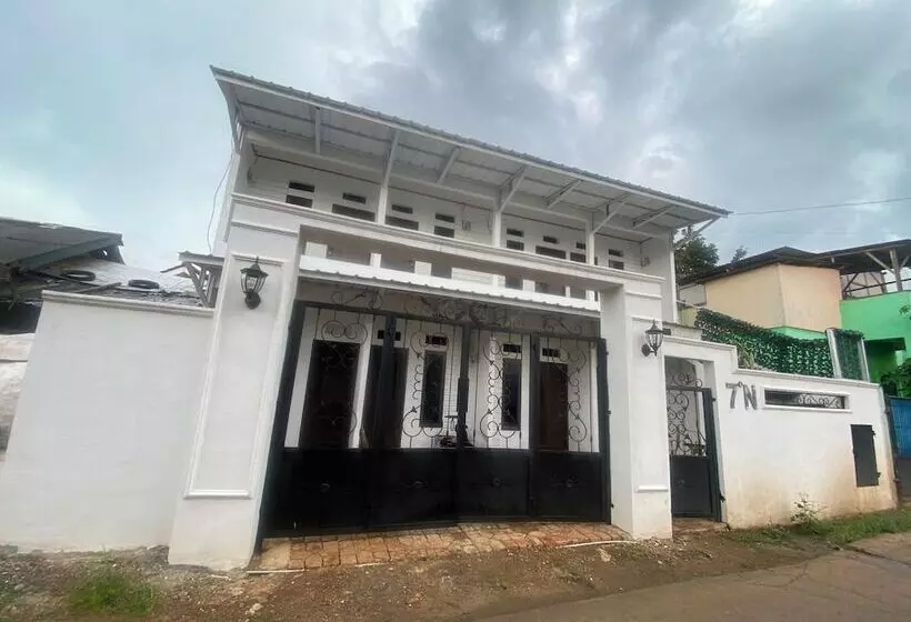 Hotelli Express O 92147 Nia Residence