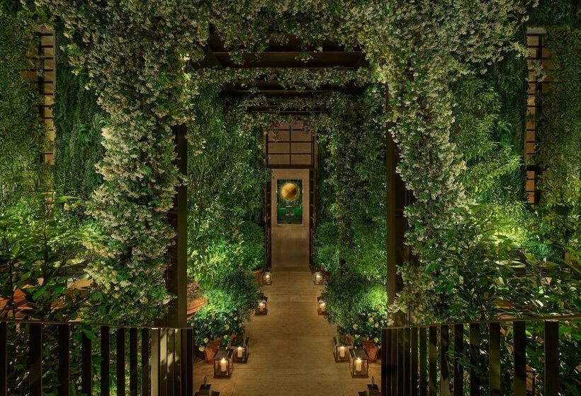 هتل The Rome Edition