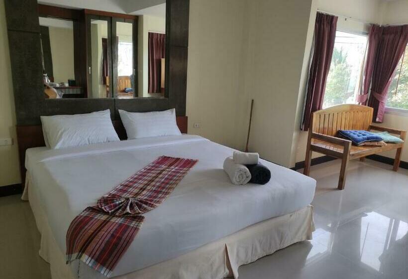 Hotel Baan Thara Guesthouse