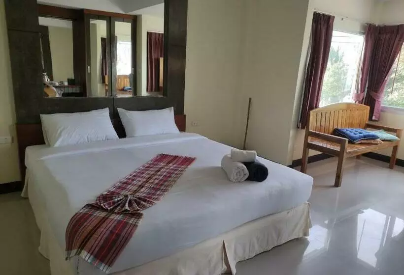 هتل Baan Thara Guesthouse