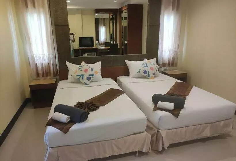 هتل Baan Thara Guesthouse