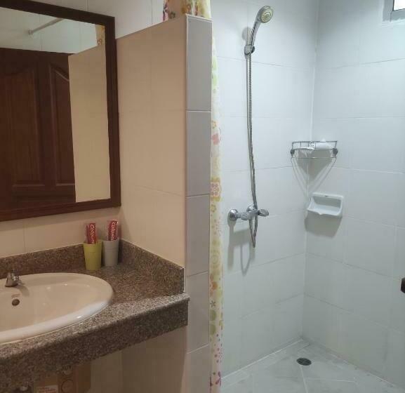 Hotel Baan Thara Guesthouse