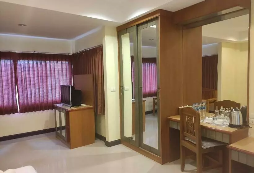 هتل Baan Thara Guesthouse