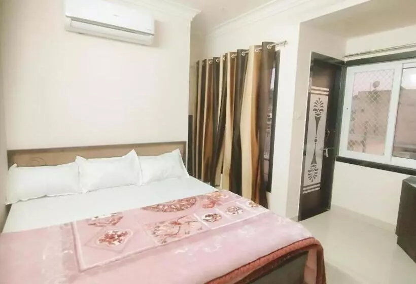 ホテル Shree Chandram