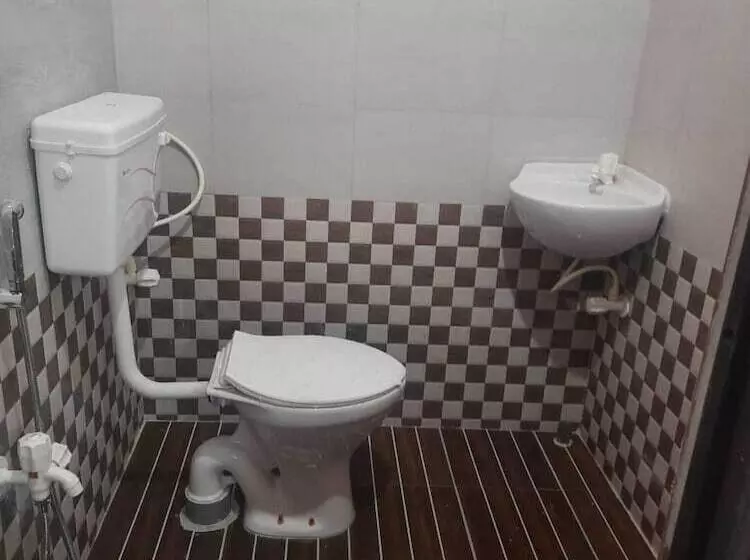 Majatalo Akshita Guest House By Grb