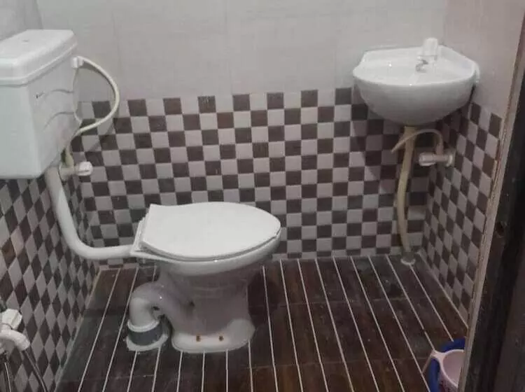 Majatalo Akshita Guest House By Grb