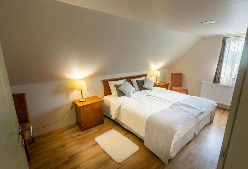 펜션 Barkóscinege Vendégház