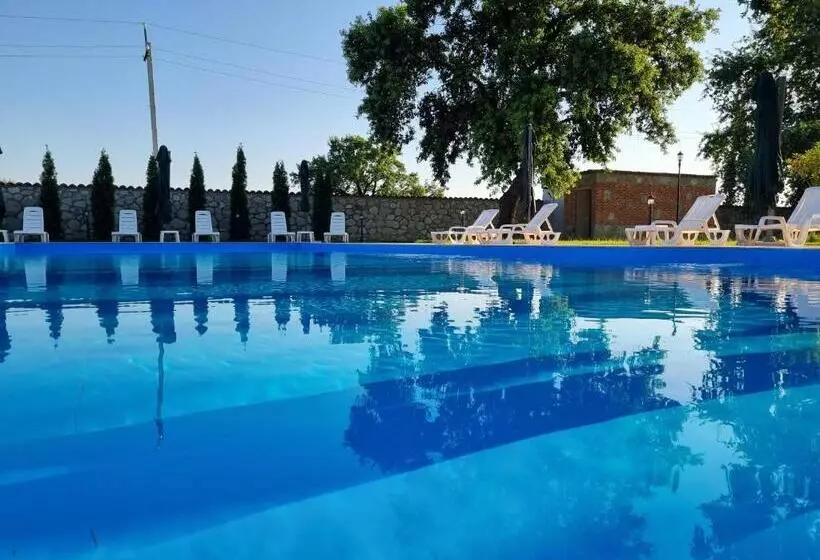 هتل Château Davitiani